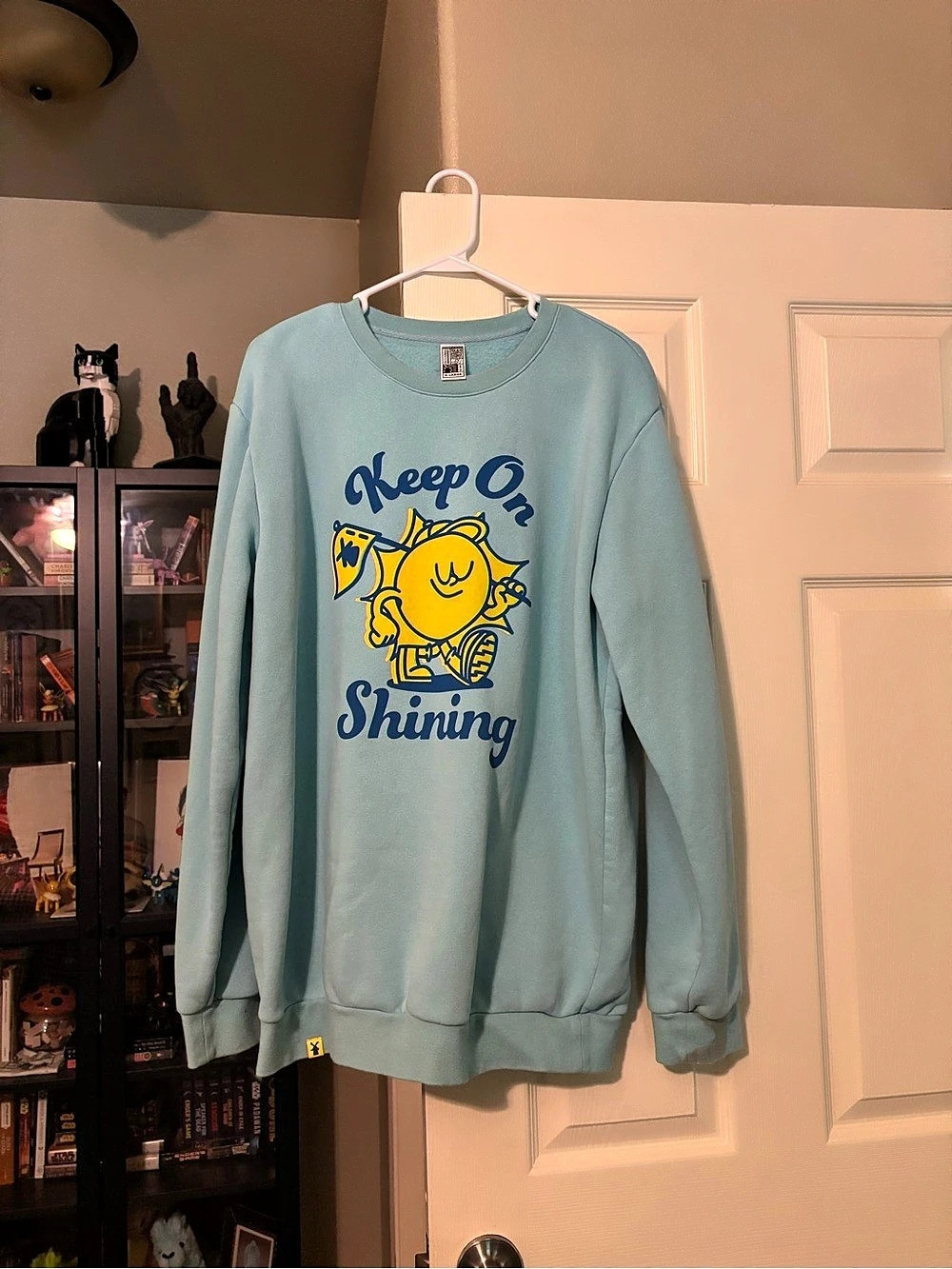Keep On Shining Graphic Sweatshirt in Blue